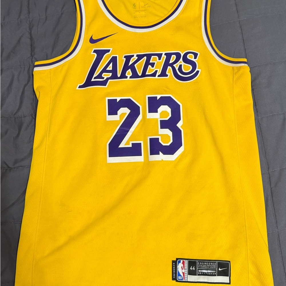 LeBron James #23 Lakers Nike Swingman Jersey Size 44 (Men’s L) — Never Worn